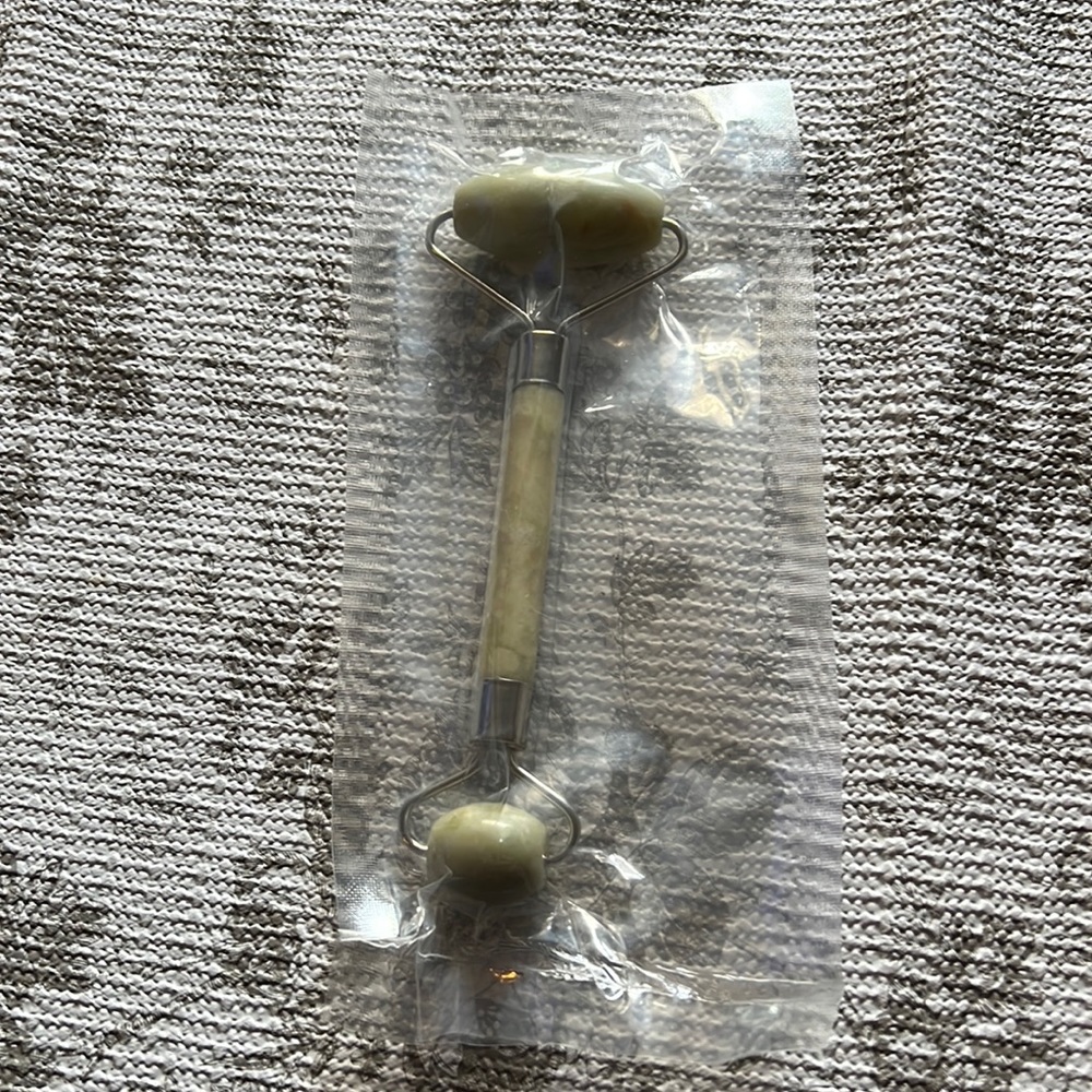 Jade roller